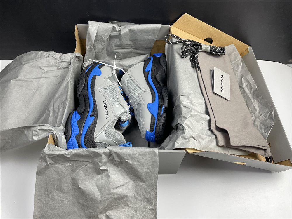 BLG sneaker